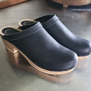 Elegant Black Leather Mules